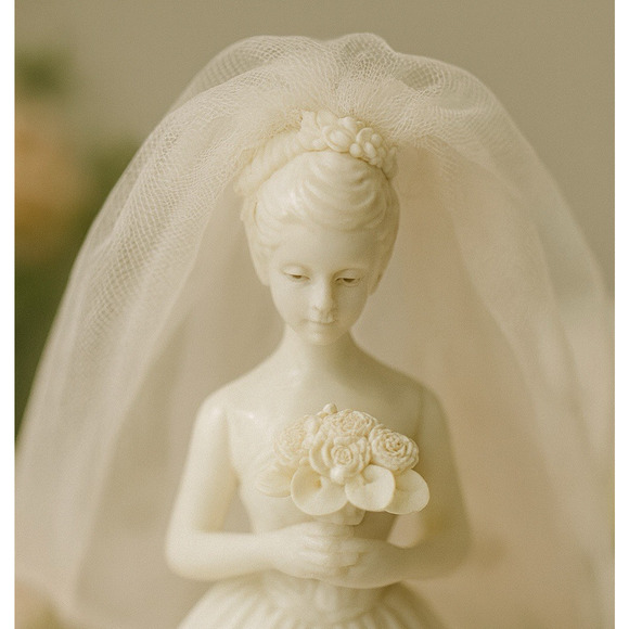 Vintage Porcelain Bride 8 1/2”Figurine Wedding Dress Veil Ross Imports Cake Top - Picture 2 of 10